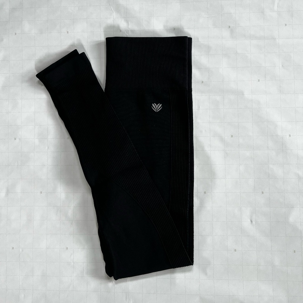 Forever 21 Black Ribbed Stretch Leggings – Size S